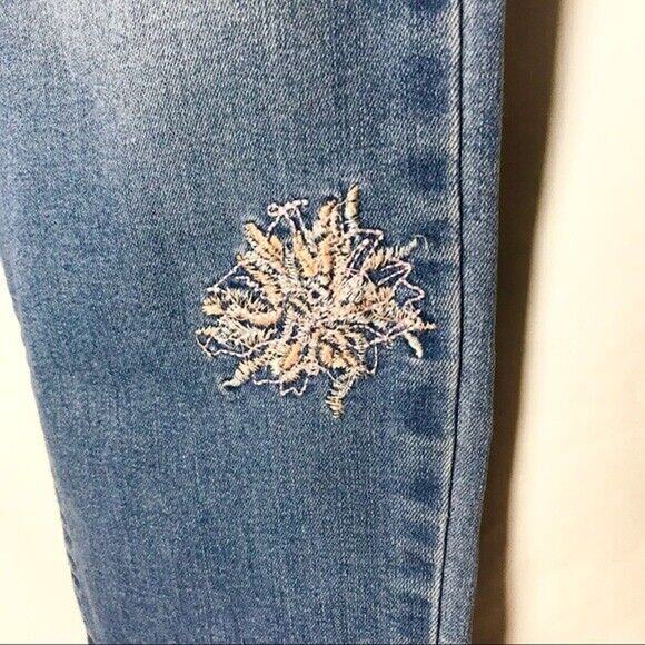 Libby Edelman Women's 4 Light Wash Embroidered Distressed Mid Rise Crop Jeggings - Picture 4 of 9